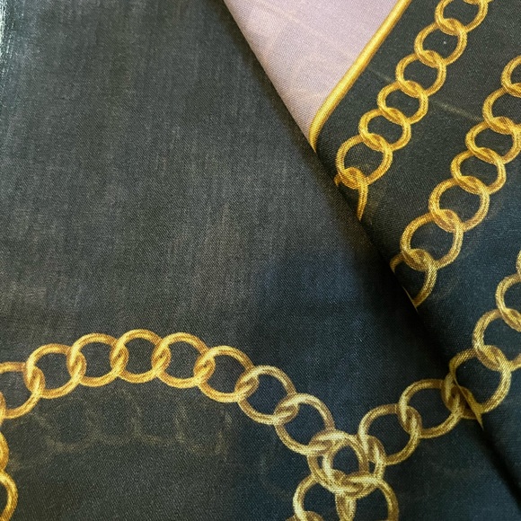 3 Hijabs but you want use scarf, never used, clean and so soft - Picture 2 of 7